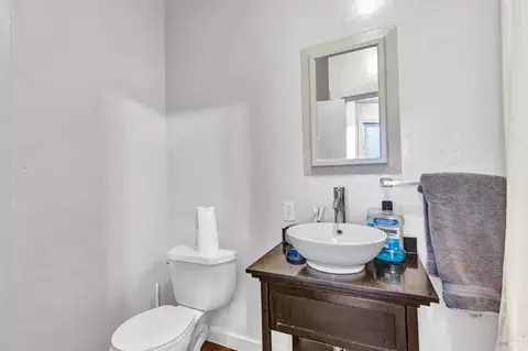 Bath - 1001 Sutter St, Vallejo, CA 94590 photo 5 of 7