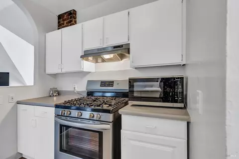 Kitchen - 1001 Sutter St, Vallejo, CA 94590 photo 8 of 11
