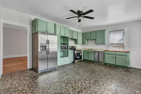 Kitchen - 1001 Sutter St, Vallejo, CA 94590 photo 2 of 11