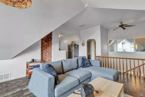 Living - 1001 Sutter St, Vallejo, CA 94590 photo 4 of 5