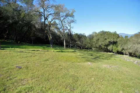279-283 Clear Ridge Dr, Healdsburg, CA 95448