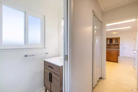 Bath - 489 Brooke Dr, Vallejo, CA 94591 photo 3 of 5