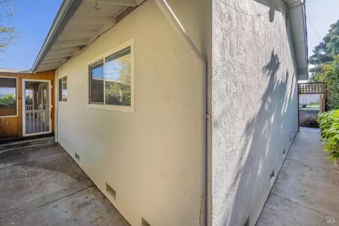 Exterior - 489 Brooke Dr, Vallejo, CA 94591 photo 6 of 15
