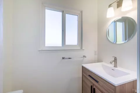 Bath - 489 Brooke Dr, Vallejo, CA 94591 photo 2 of 5