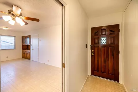 Entry Way - 489 Brooke Dr, Vallejo, CA 94591 photo 2 of 2
