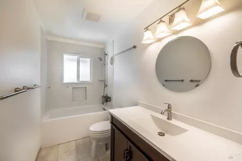 Bath - 489 Brooke Dr, Vallejo, CA 94591 photo 4 of 5