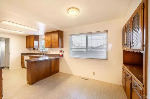 Bath - 489 Brooke Dr, Vallejo, CA 94591 photo 1 of 5