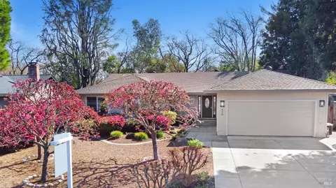 570 Este Madera Dr, Sonoma, CA 95476