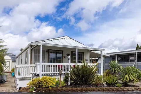 131 Coachman Ln, Santa Rosa, CA 95404