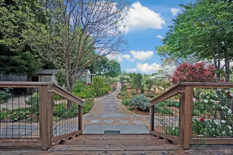 8559 Sonoma Ave, Sebastopol, CA 95472