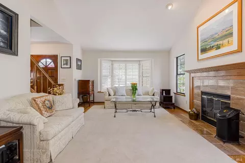 Living - 608 Jonas Ln, Petaluma, CA 94952 photo 4 of 6