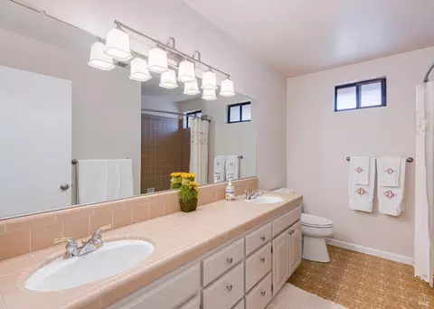 Bath - 608 Jonas Ln, Petaluma, CA 94952 photo 2 of 3