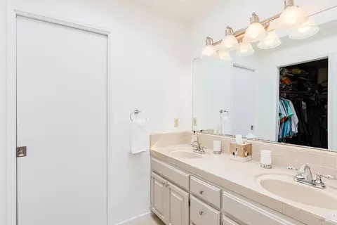 Bath - 608 Jonas Ln, Petaluma, CA 94952 photo 3 of 3