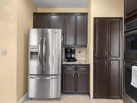 Kitchen - 131 Fallen Leaf Dr, Vacaville, CA 95687 photo 3 of 4