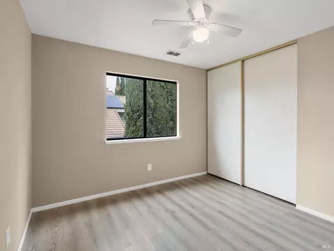 Bedroom - 131 Fallen Leaf Dr, Vacaville, CA 95687 photo 2 of 5