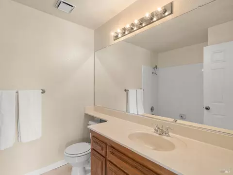 Bath - 131 Fallen Leaf Dr, Vacaville, CA 95687 photo 2 of 6