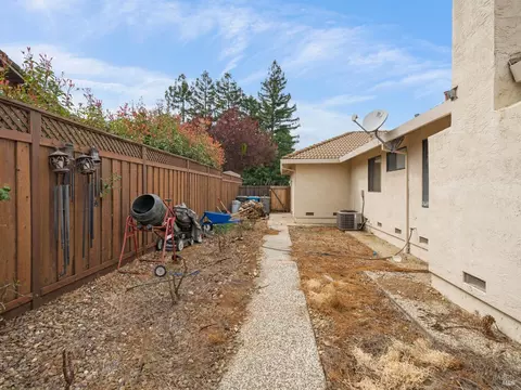 Exterior - 131 Fallen Leaf Dr, Vacaville, CA 95687 photo 7 of 7
