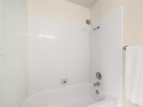 Bath - 131 Fallen Leaf Dr, Vacaville, CA 95687 photo 3 of 6