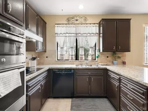 Kitchen - 131 Fallen Leaf Dr, Vacaville, CA 95687 photo 2 of 4