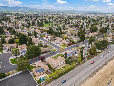 View/Area - 131 Fallen Leaf Dr, Vacaville, CA 95687 photo 3 of 4