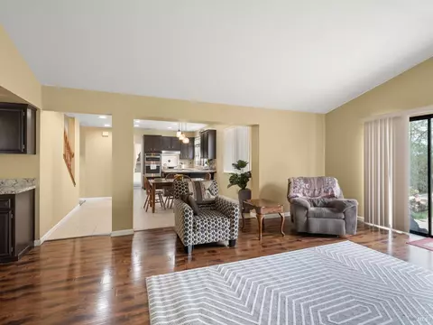 Living - 131 Fallen Leaf Dr, Vacaville, CA 95687 photo 5 of 5