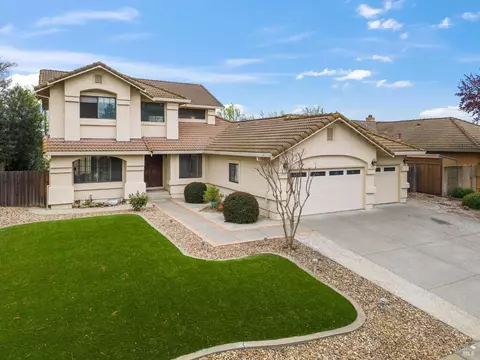 Exterior - 131 Fallen Leaf Dr, Vacaville, CA 95687 photo 3 of 7
