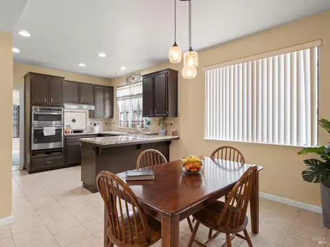 Kitchen - 131 Fallen Leaf Dr, Vacaville, CA 95687 photo 4 of 4