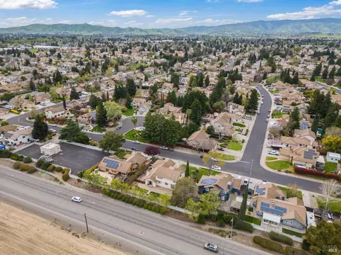 View/Area - 131 Fallen Leaf Dr, Vacaville, CA 95687 photo 2 of 4