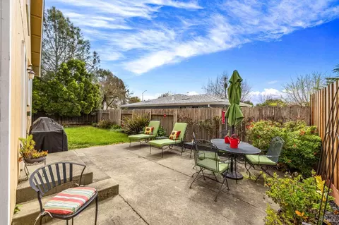 240 Belfiore Ln, Windsor, CA 95492 photo 5