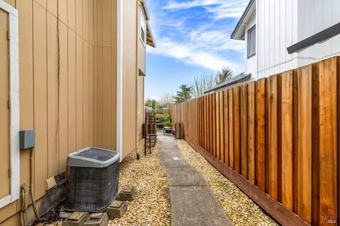 240 Belfiore Ln, Windsor, CA 95492 photo 35