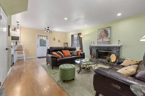 240 Belfiore Ln, Windsor, CA 95492 photo 2