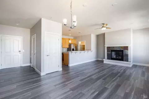 198 Johnson St, Windsor, CA 95492 photo 8