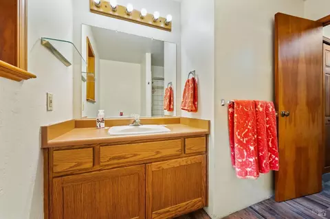 Bath - 24228 Lilac Rd, Willits, CA 95490 photo 4 of 5
