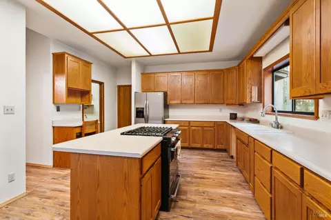 Kitchen - 24228 Lilac Rd, Willits, CA 95490 photo 2 of 5