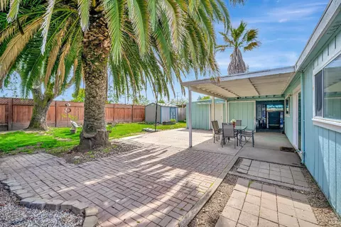 1138 Santa Ana Dr, Santa Rosa, CA 95404