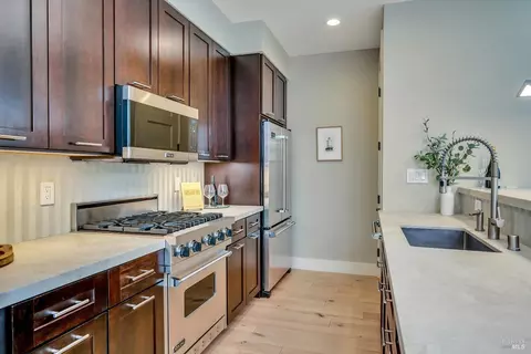 522 Grove St, Healdsburg, CA 95448 photo 3