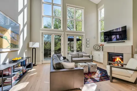 522 Grove St, Healdsburg, CA 95448