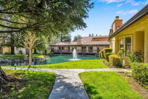 41 Fountain Grove Cir, Napa, CA 94558