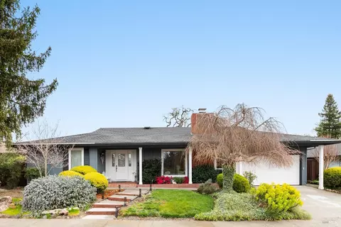 204 Mockingbird Cir, Santa Rosa, CA 95409