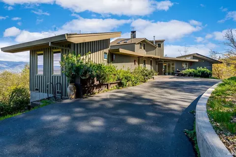 4 Lookout Dr, Ukiah, CA 95482
