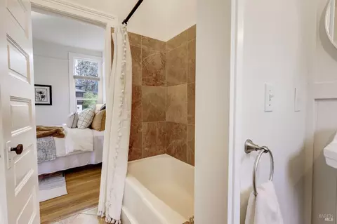 Bath - 93 Lovell Ave, Mill Valley, CA 94941 photo 4 of 6