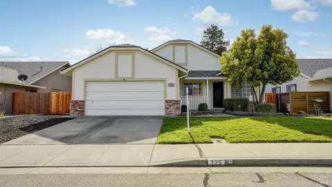 726 Madonna Dr, Suisun City, CA 94585