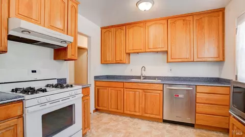 Kitchen - 156 Lakewood Ave, Vallejo, CA 94591 photo 4 of 4