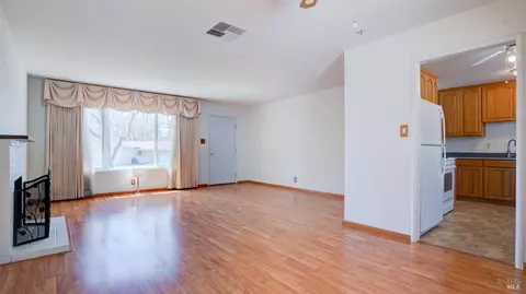 Living - 156 Lakewood Ave, Vallejo, CA 94591 photo 3 of 3