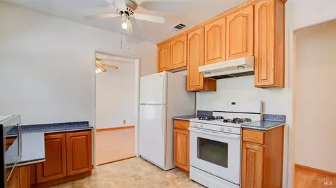 Kitchen - 156 Lakewood Ave, Vallejo, CA 94591 photo 2 of 4