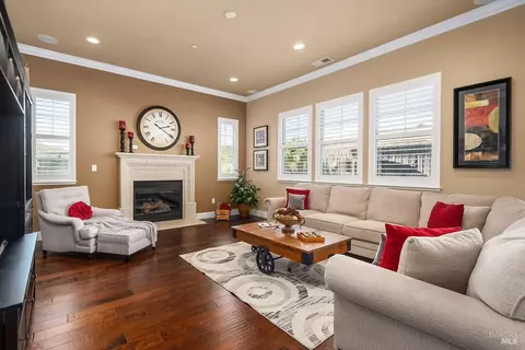 Living - 19 Avocet Ct, Novato, CA 94949 photo 2 of 5