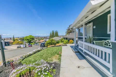 350 Ladera Dr, Vallejo, CA 94591 photo 2