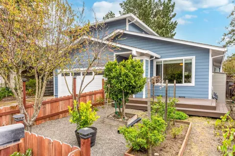 1565 Holly Ave, Rohnert Park, CA 94928