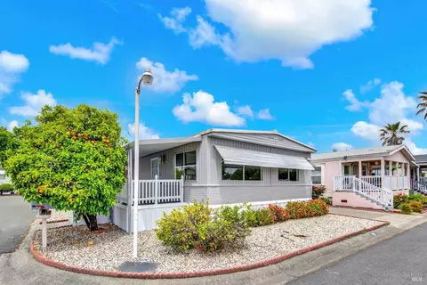 38 Hacienda Dr, Napa, CA 94558