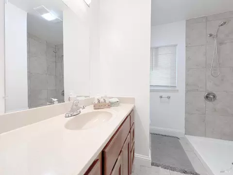 Bath - 201 El Sendero St, Vallejo, CA 94589 photo 1 of 5